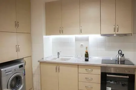 Modern شقة